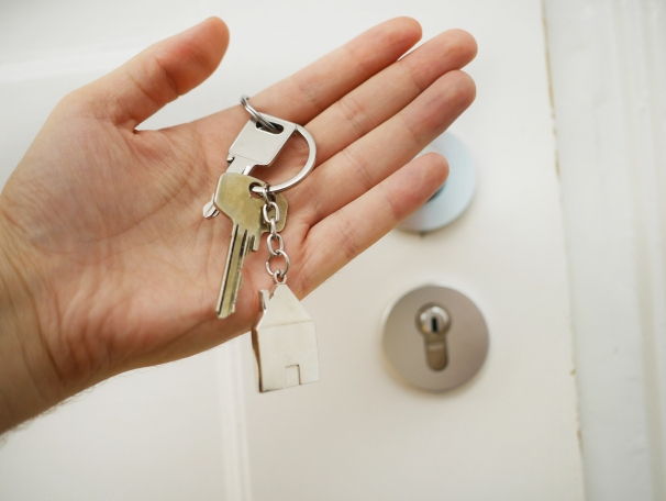 https://LyndaR.StopRentingStartOwning.net